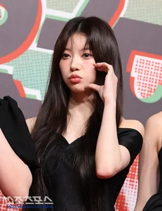 SBS Gayo Daejeon 2024: A Spectacular Battle of Visuals and K-Pop Fashion Icons - image 29