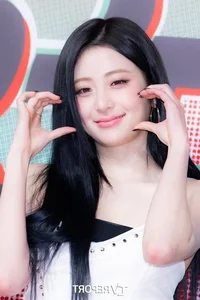 SBS Gayo Daejeon 2024: A Spectacular Battle of Visuals and K-Pop Fashion Icons - image 25