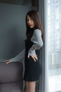 Model Meizi in IESS Black Silk on Sofa: A Study in Sophistication - image 16