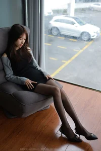 Model Meizi in IESS Black Silk on Sofa: A Study in Sophistication - image 66
