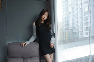 Model Meizi in IESS Black Silk on Sofa: A Study in Sophistication - image 8