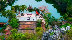 Picturesque Hanoi Countryside During the Red Silk Cotton Flower Season - image 7