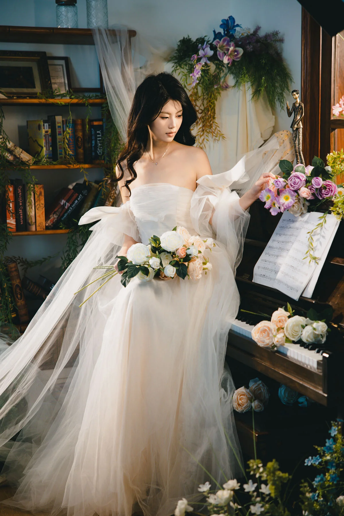 YiTuYu Art Language Vol.8775 Dan Dan: A Muse at the Piano - Melody of Pure Elegance