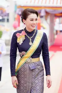 Queen Suthida of Thailand: An Icon of Elegant Fashion Blending Tradition and Modernity - image 3