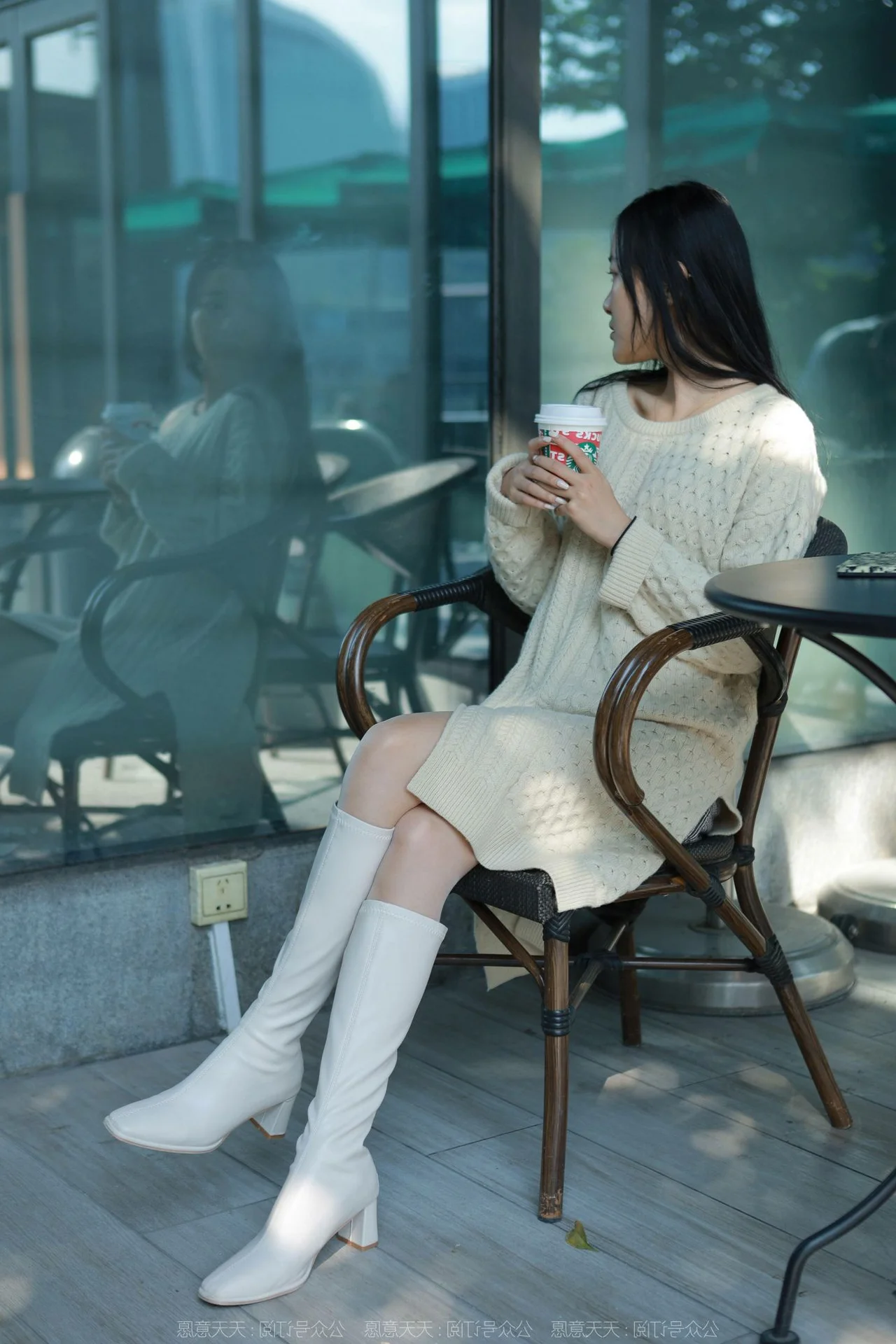 The White Boot Trend: Wanping's Modern Princess Aesthetic