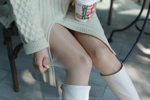 The White Boot Trend: Wanping's Modern Princess Aesthetic - image 1