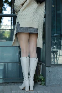 The White Boot Trend: Wanping's Modern Princess Aesthetic - image 4