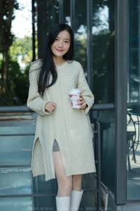 The White Boot Trend: Wanping's Modern Princess Aesthetic - image 10