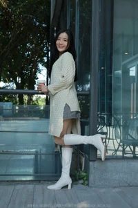 The White Boot Trend: Wanping's Modern Princess Aesthetic - image 3
