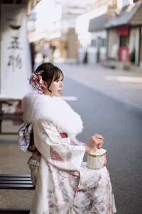 Elegant Japan Travel Style: Việt Phương Thoa in Stunning Traditional Kimono - image 8
