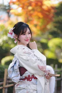 Elegant Japan Travel Style: Việt Phương Thoa in Stunning Traditional Kimono - image 5