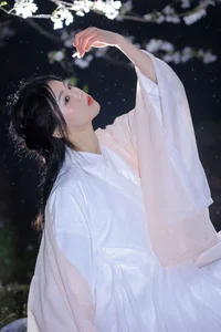 YiTuYu Art Language Vol.6792: Xiao Yang Showcases Modern Elegance in Artistic Photography - image 3