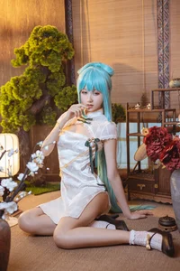 Hatsune Miku Cosplay by Mu Mian Mian VwV - YITUYU Art - image 1