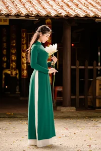 Timeless Elegance in Emerald Green Ao Dai - image 4