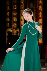 Timeless Elegance in Emerald Green Ao Dai - image 6