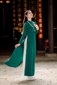 Timeless Elegance in Emerald Green Ao Dai - image 8