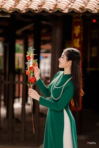 Timeless Elegance in Emerald Green Ao Dai - image 5
