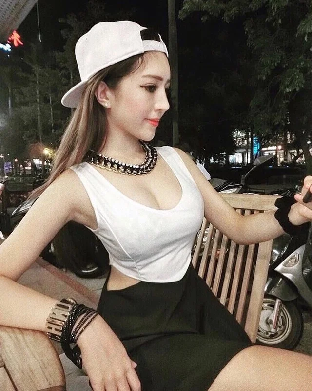 Taiwanese Beauty Icons and the Rise of the Bold No-Bra Fashion Trend