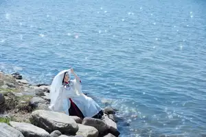Wan Jiang Ting Vol.8722: Ethereal Beauty by the Stream, A Poetic Visual Journey - image 1