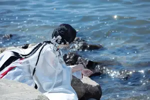 Wan Jiang Ting Vol.8722: Ethereal Beauty by the Stream, A Poetic Visual Journey - image 7
