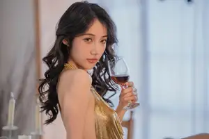 Captivating Elegance: O1ne Wan Shines in Golden Backless Dress - Art Language Vol.8691 YiTuYu Collection - image 7