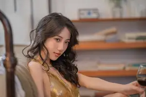 Captivating Elegance: O1ne Wan Shines in Golden Backless Dress - Art Language Vol.8691 YiTuYu Collection - image 17