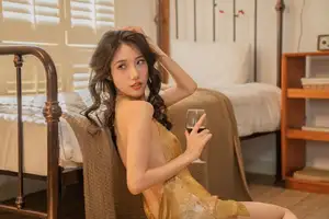 Captivating Elegance: O1ne Wan Shines in Golden Backless Dress - Art Language Vol.8691 YiTuYu Collection - image 12