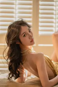 Captivating Elegance: O1ne Wan Shines in Golden Backless Dress - Art Language Vol.8691 YiTuYu Collection - image 23