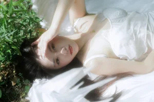 Contemporary Visual Arts: YiTuYu Art Language Vol.5656 with Model Seven - image 0
