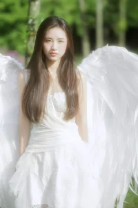 Contemporary Visual Arts: YiTuYu Art Language Vol.5656 with Model Seven - image 20