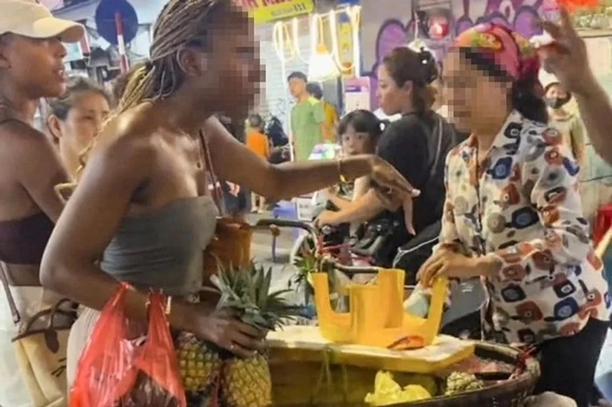 Understanding and Avoiding Tourist Scams: The Case of Overpriced Street Fruit in Popular Destinations