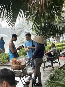 Understanding and Avoiding Tourist Scams: The Case of Overpriced Street Fruit in Popular Destinations - image 4