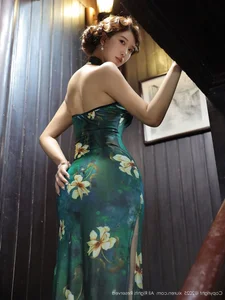 Timeless Oriental Grace: Jin Yun Xi Yuki in Elegant Modern Cheongsam - image 7