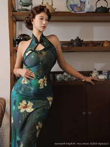 Timeless Oriental Grace: Jin Yun Xi Yuki in Elegant Modern Cheongsam - image 30