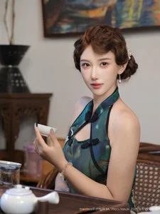 Timeless Oriental Grace: Jin Yun Xi Yuki in Elegant Modern Cheongsam - image 19