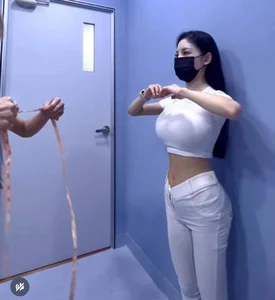 Chinese Fitness Influencer Hits the Trails: Mountain Climbing for a Perfectly Toned and Lean Waistline - image 5