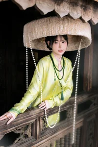 Timeless Elegance: Discovering the Classic Beauty of the Traditional Vietnamese Ao Dai with Vintage Style Inspiration - image 1