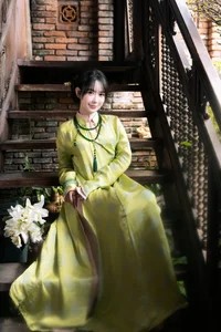 Timeless Elegance: Discovering the Classic Beauty of the Traditional Vietnamese Ao Dai with Vintage Style Inspiration - image 4