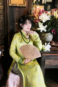 Timeless Elegance: Discovering the Classic Beauty of the Traditional Vietnamese Ao Dai with Vintage Style Inspiration - image 6