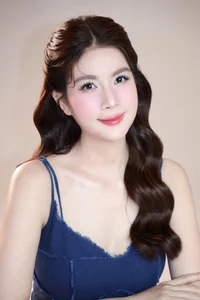 Van Trang Celebrity Lifestyle: Glamorous Moments and Fashion Inspiration with Close Friends - image 11