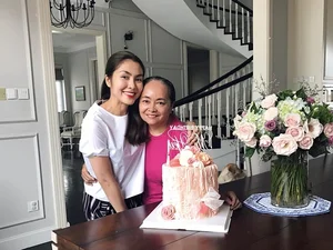 Tăng Thanh Hà Shares Heartwarming Travel Moments with Her Mother: A Glimpse into the Star's Family Life - image 2