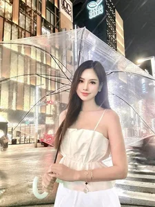Elegant Style Inspiration: Khánh Thi’s Bold Look and Phương Nga’s Classic Vintage Charm - image 1