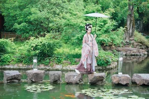 YiTuYu Art Language Vol.4272 Featuring Model Tu Zi Zzz Bu Chi Hu Luo Bo - image 1