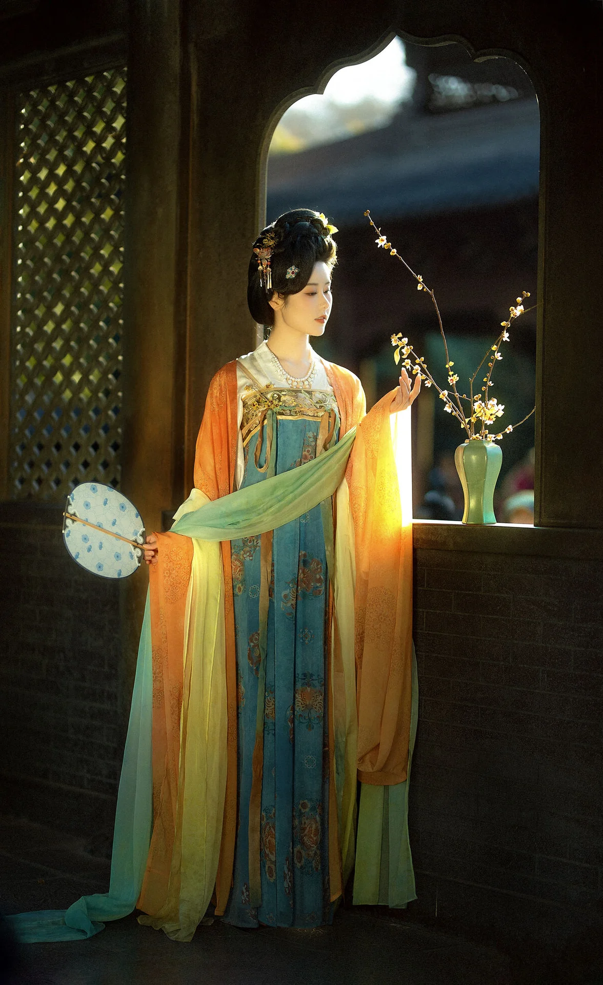Ren Jian Yue-Su Chen Featured in YiTuYu Art Language Vol.10090 - 15P Artistic Showcase