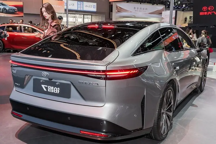 Toyota bZ7: S-Class Sized Electric Sedan, 700km Range. Huawei Tech Stuns!