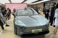 Toyota bZ7: S-Class Sized Electric Sedan, 700km Range. Huawei Tech Stuns! - image 5