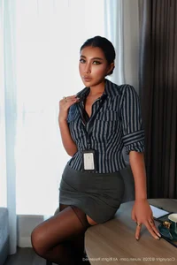Sophisticated Office Style and Captivating Charisma of Fe - XiuRen No.10670 FE - image 24