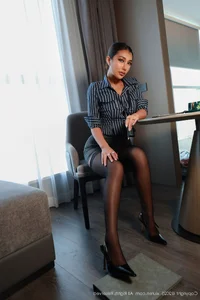 Sophisticated Office Style and Captivating Charisma of Fe - XiuRen No.10670 FE - image 5