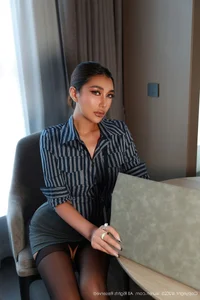 Sophisticated Office Style and Captivating Charisma of Fe - XiuRen No.10670 FE - image 32