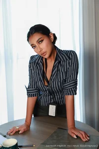 Sophisticated Office Style and Captivating Charisma of Fe - XiuRen No.10670 FE - image 11